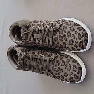 Removing 6/1. Clarks Cloudsteppers Washable Knit Leopard Boots Ezera Tie